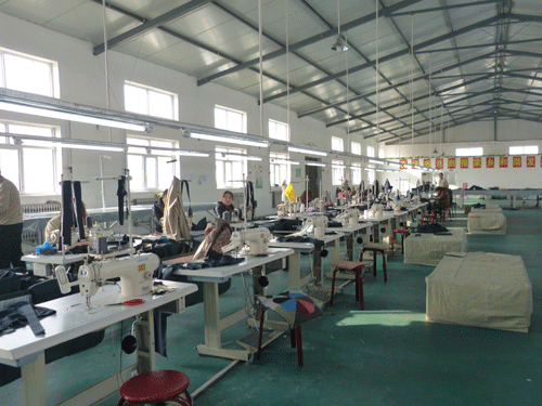 工作(zuo)服生産(chan)車間
